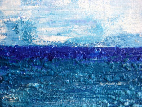 Detail uit Zee van vrijheid: een schilderij met structuur van 80 x 100 cm in blauw, turquoise, roze en wit met zand van Texel erin verwerkt - Marloes van Zoelen