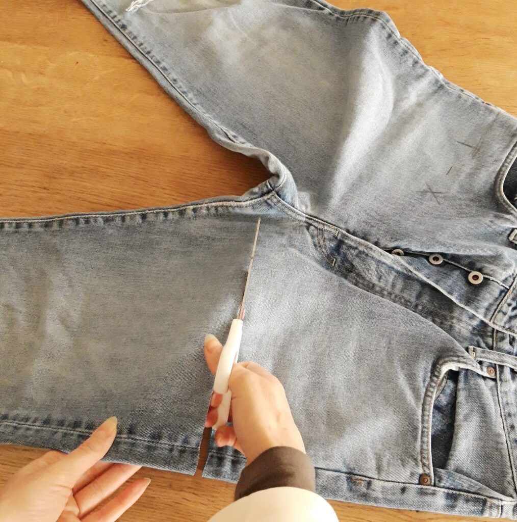 Oude spijkerbroeken hergebruiken als schilderscanvas: duurzaam, ambachtelijk en persoonlijk