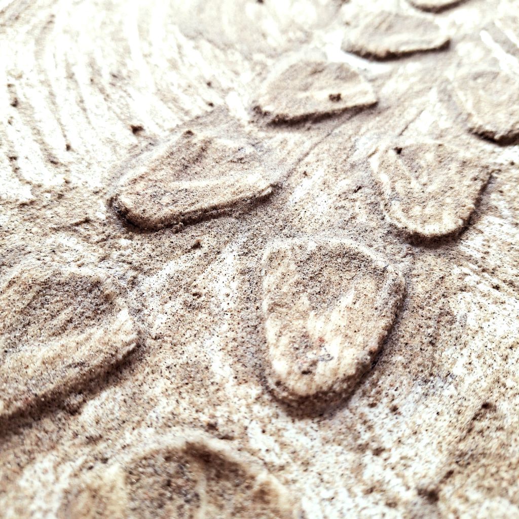 Stoer reliëf creëren in een schilderij op maat met zand