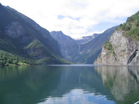 Het Naeroyfjord in Noorwegen. Onbeschrijfelijk mooi!
